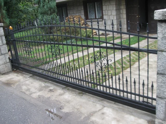 Bramy skrzydłowe, przesuwne