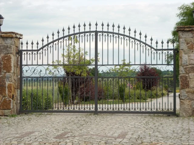 Bramy skrzydłowe, przesuwne