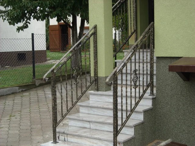 Balustrady zewnętrzne, wewnętrzne