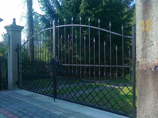 Bramy skrzydłowe, przesuwne